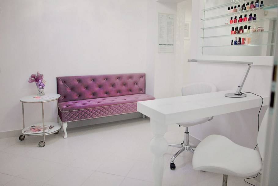 Диванчик в студию красоты