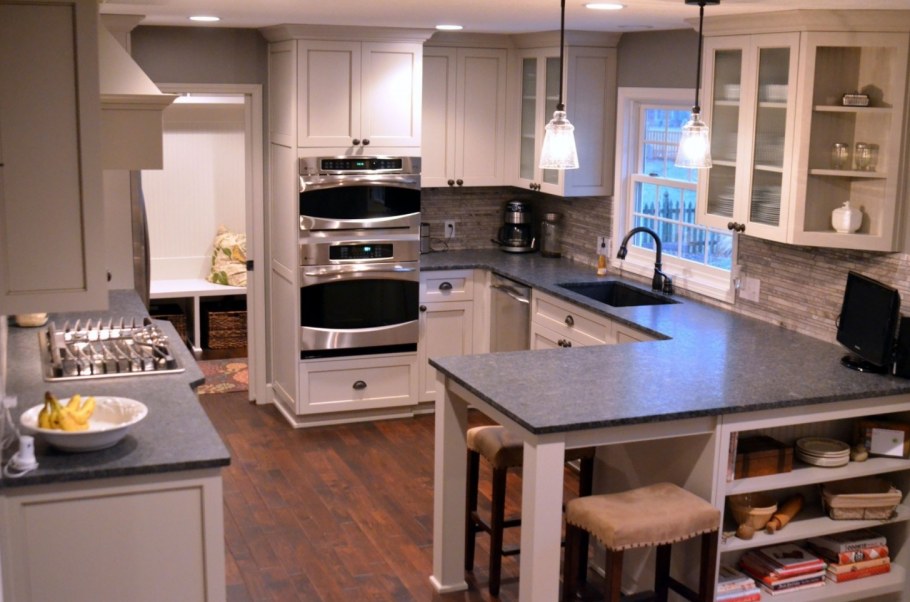 П образные кухни с островом