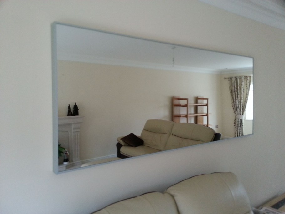 Зеркало над диваном икеа