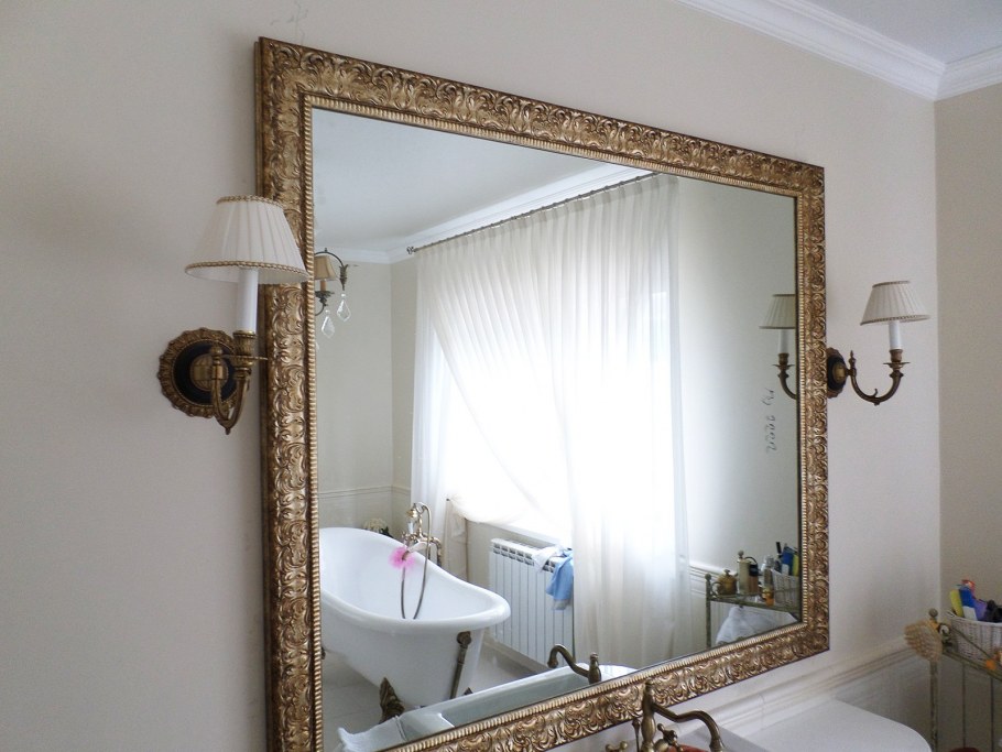 Зеркало в багетной раме