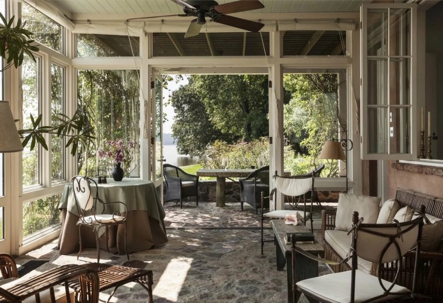 Веранда в стиле Прованс остекленная