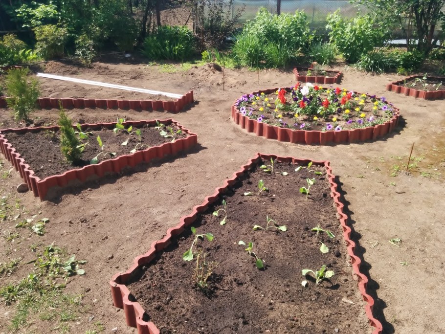 Грядки из пластиковых ящиков