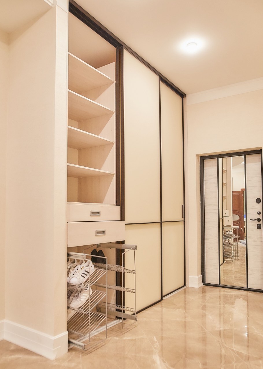 Встроенный шкаф-купе в прихожую