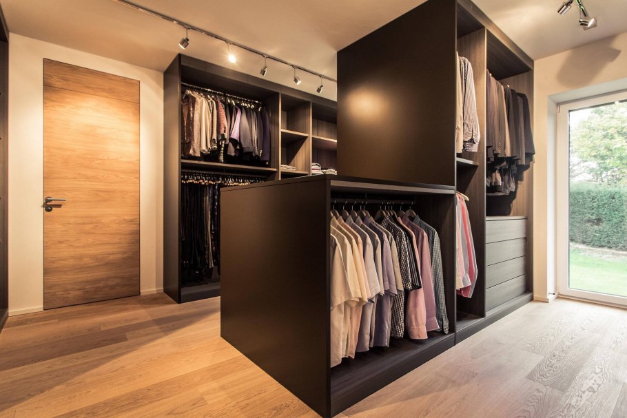 Гардеробная в коридоре