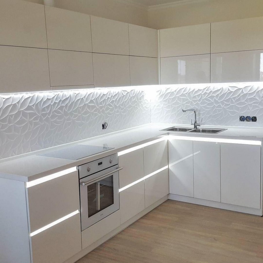 Белая глянцевая кухня