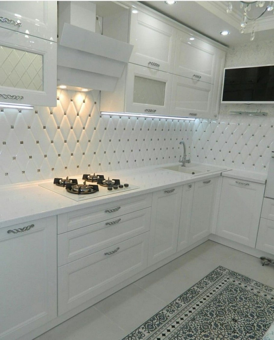 Белая глянцевая кухня