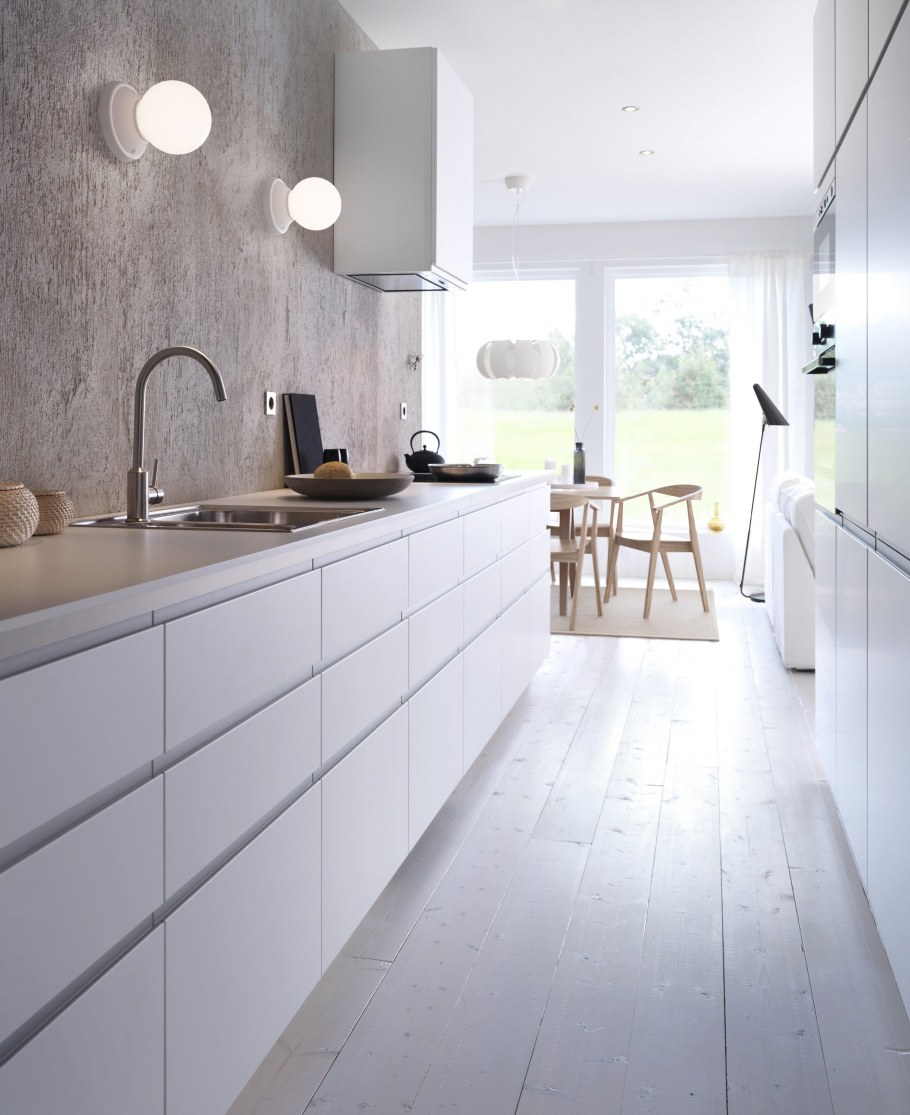 Кухня икеа Воксторп белая без верхних шкафов