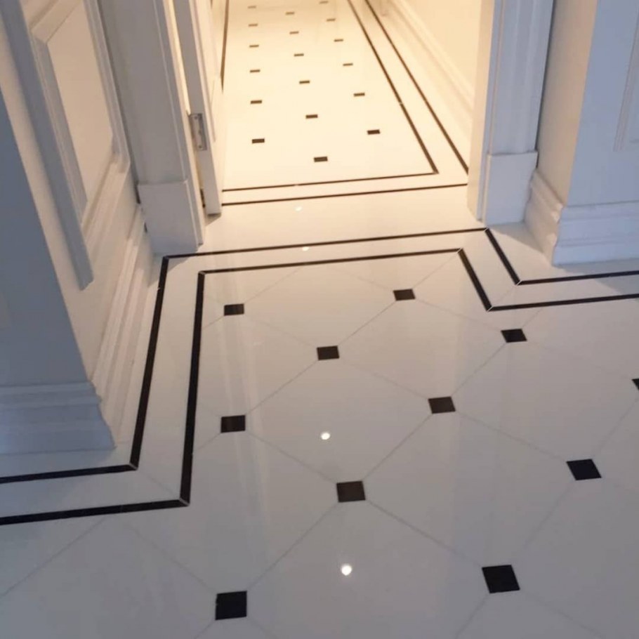 Мраморный пол в прихожей