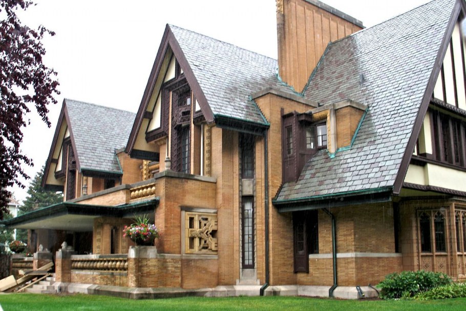 Фасады домов в готическом стиле