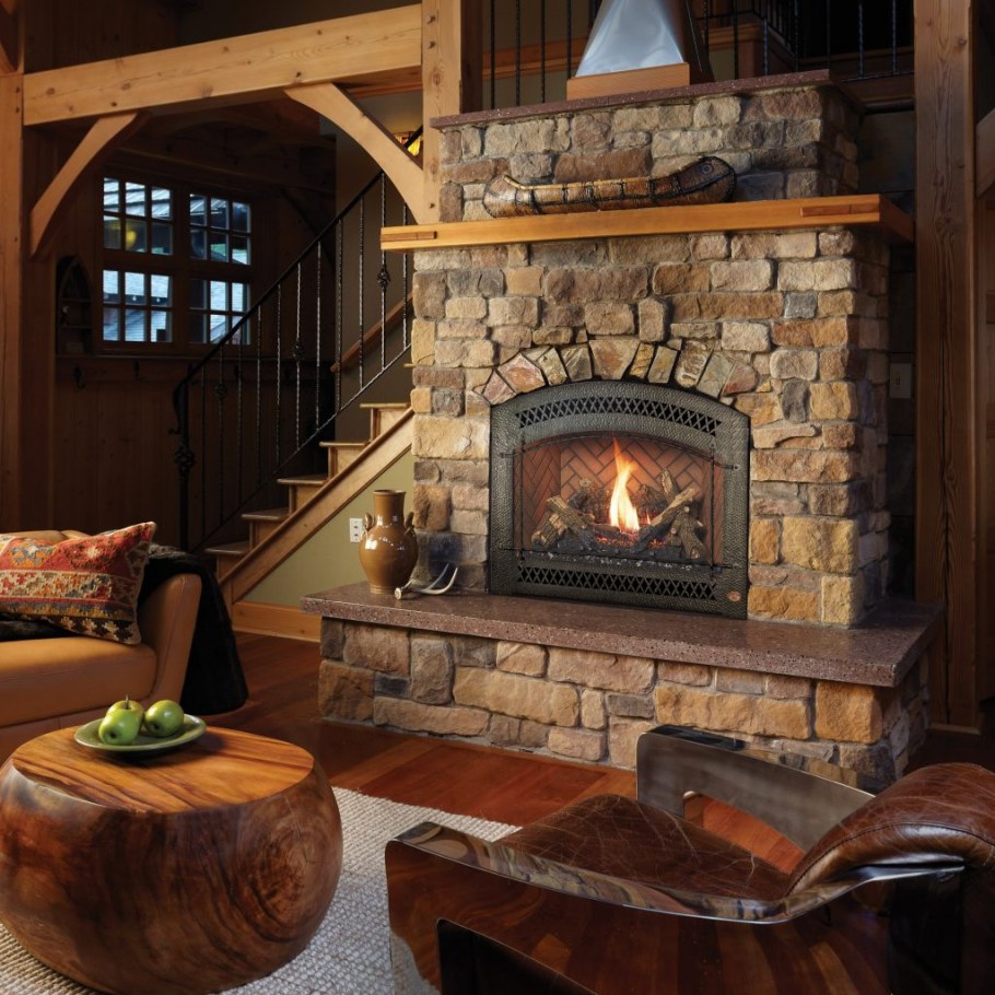 Красивый огонь в камине