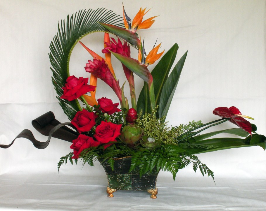 Икебана с хризантемами