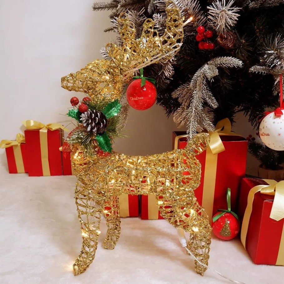 В Оренбурге новогодние горящие олени