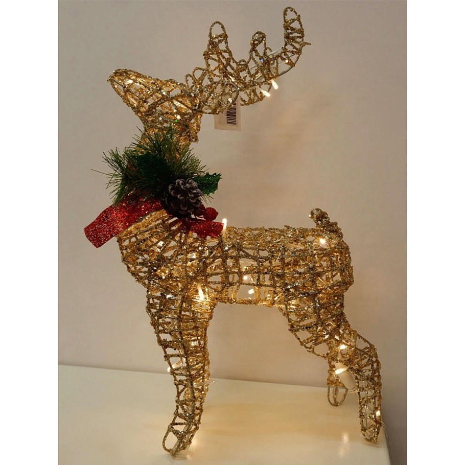 Олень под ёлку