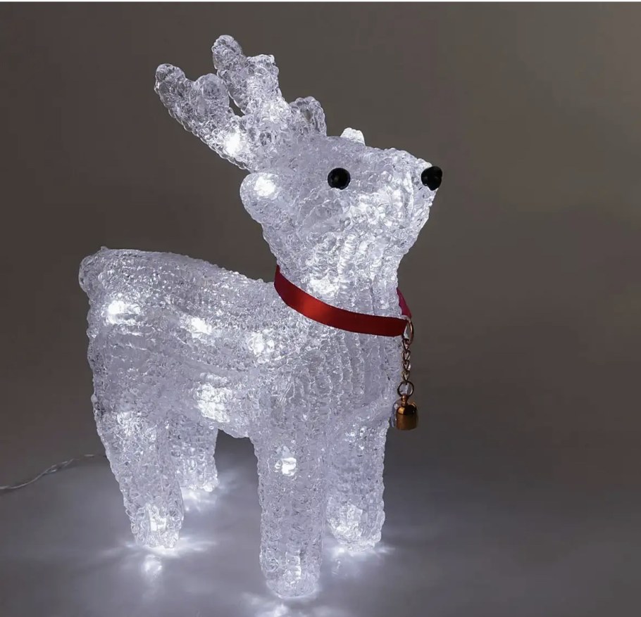 Олень новогодний светящийся