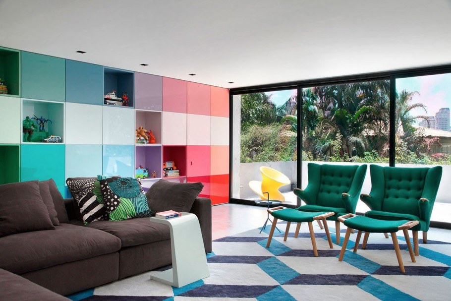 Современный яркий интерьер