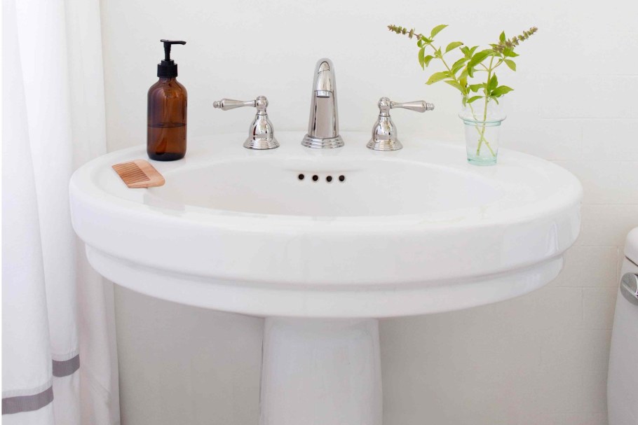 Раковина с пьедесталом в ванную