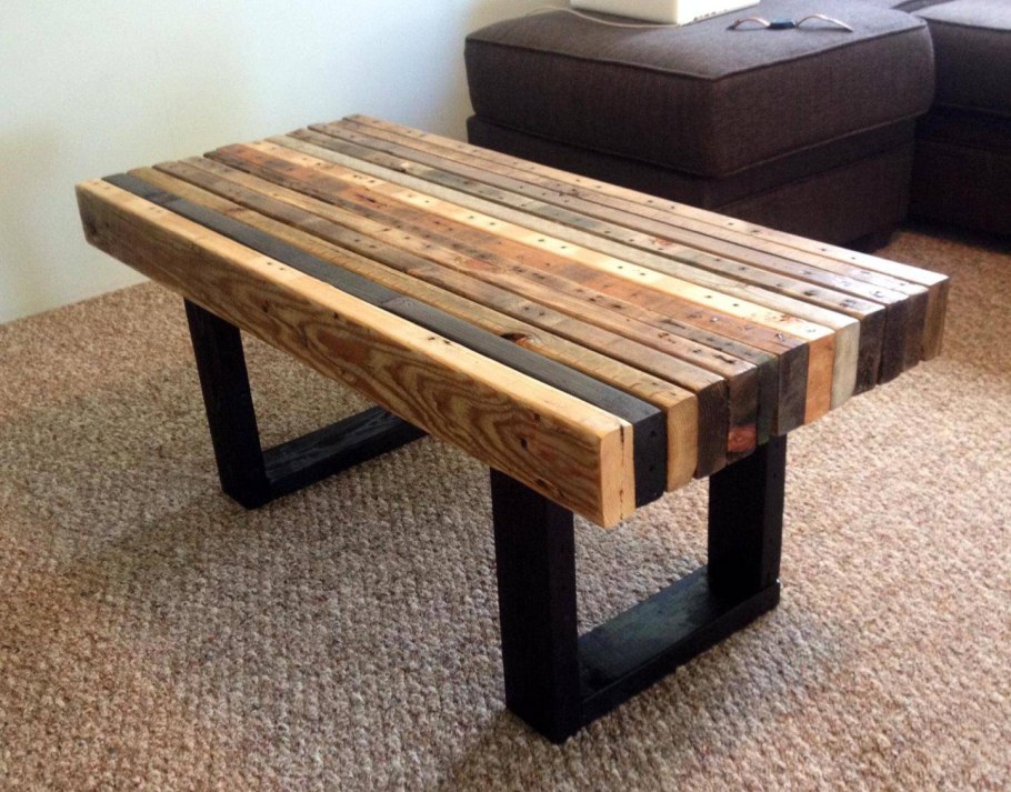 Столик из дерева