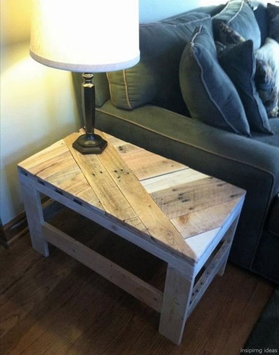 Столик из подручных материалов