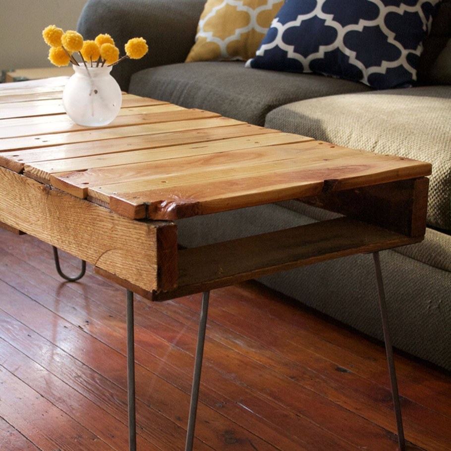 Столик из поддонов