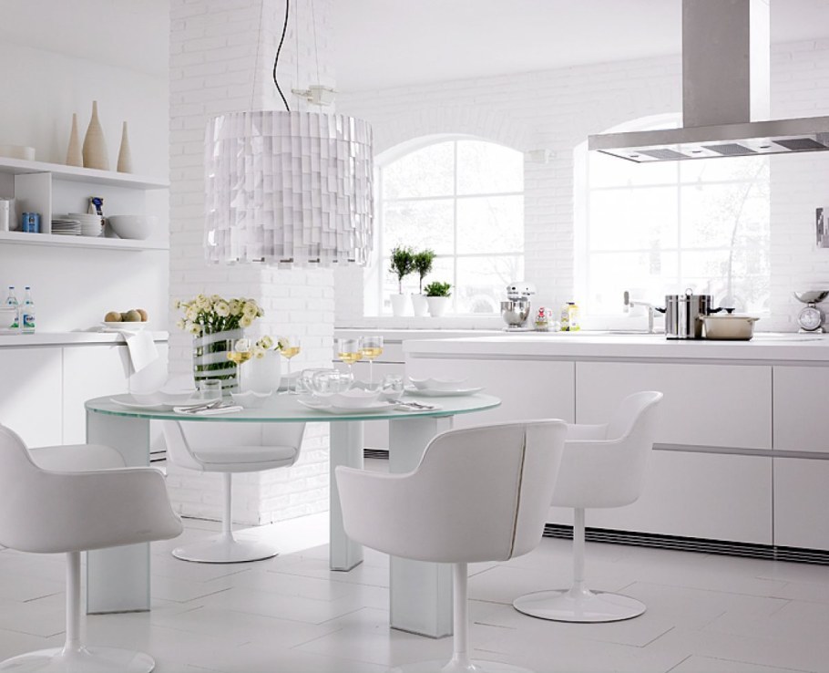 Интерьер кухни в белом цвете