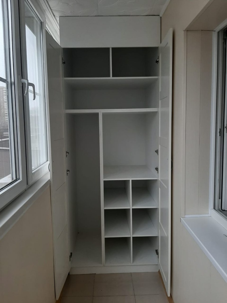 Вместительный шкаф на балкон