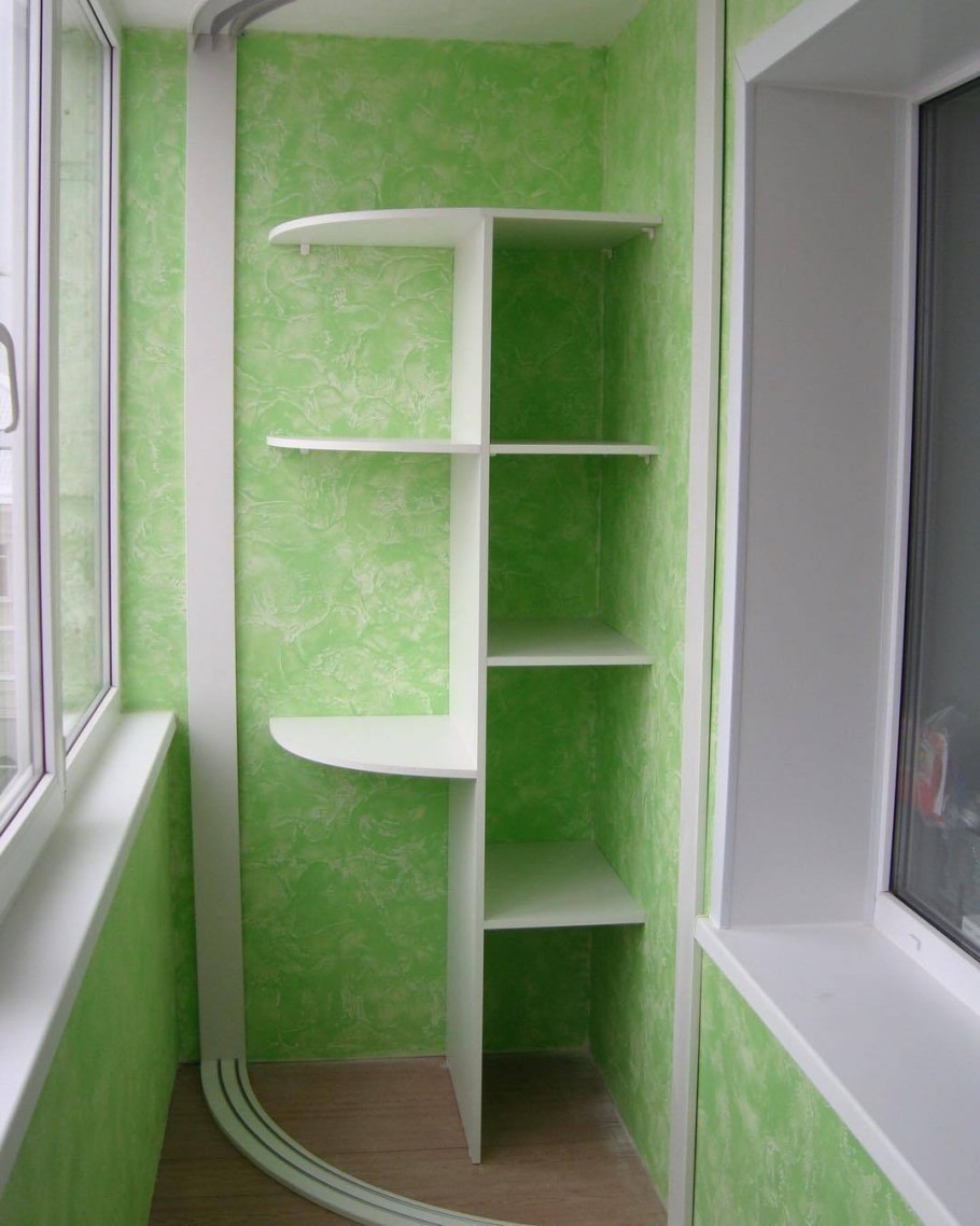 Угловые полки на балкон