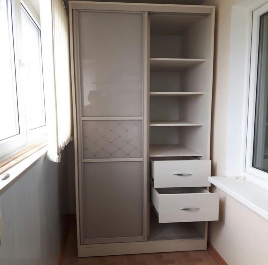 Встроенный шкаф на лоджии