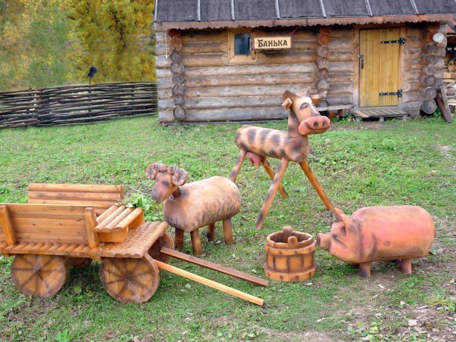 Фигурки из бревна