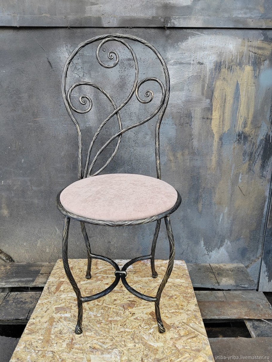 Кованый табурет