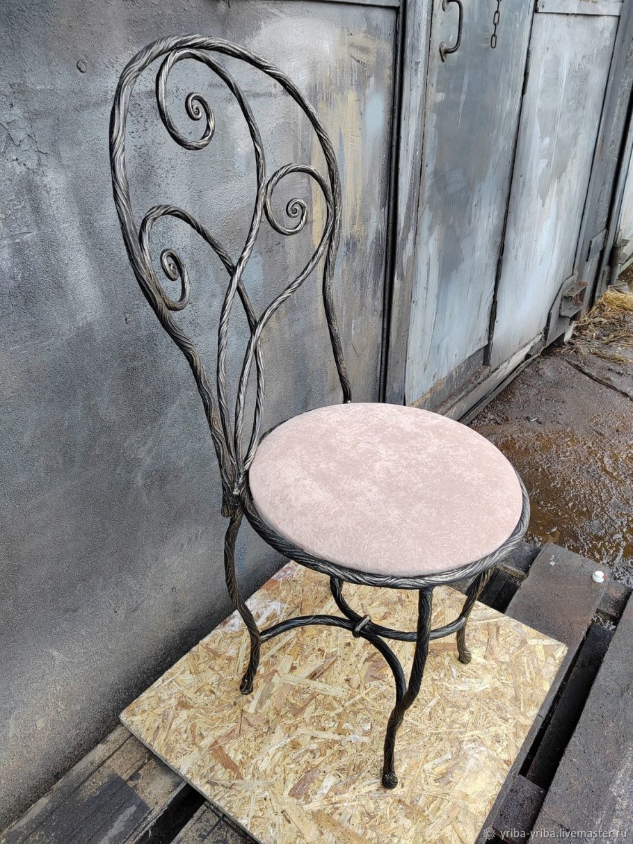 Кованый табурет