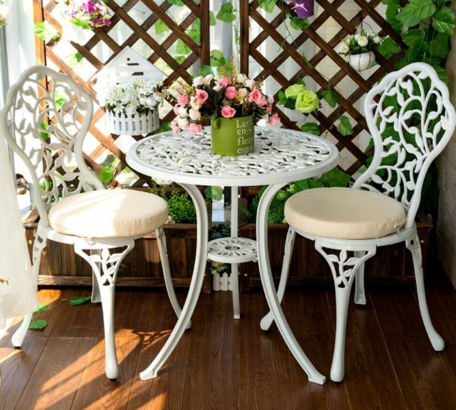 Столик и стулья на балкон