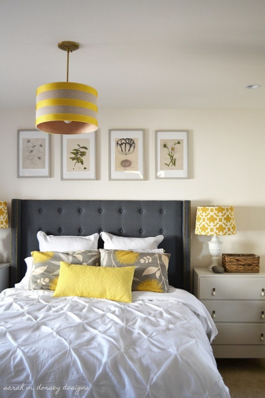 Спальня в серо желтом цвете