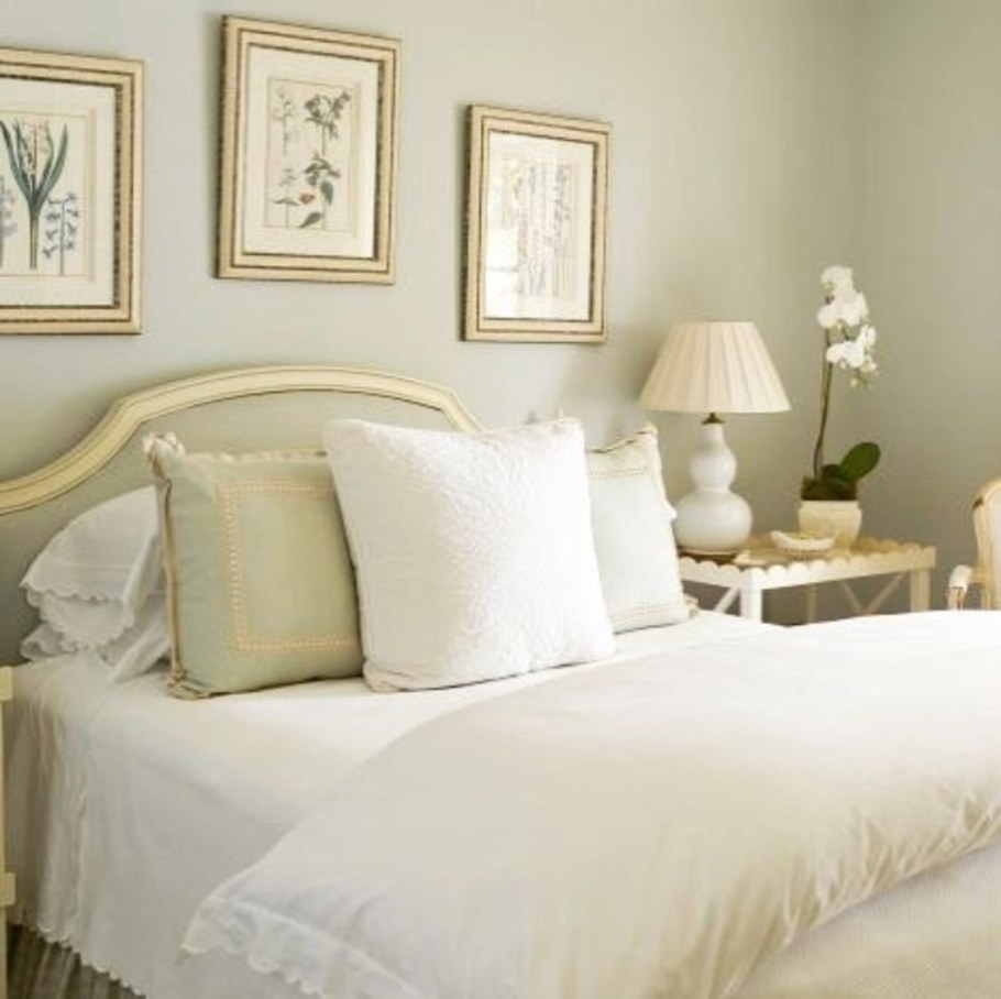 Спальня цвета слоновой кости