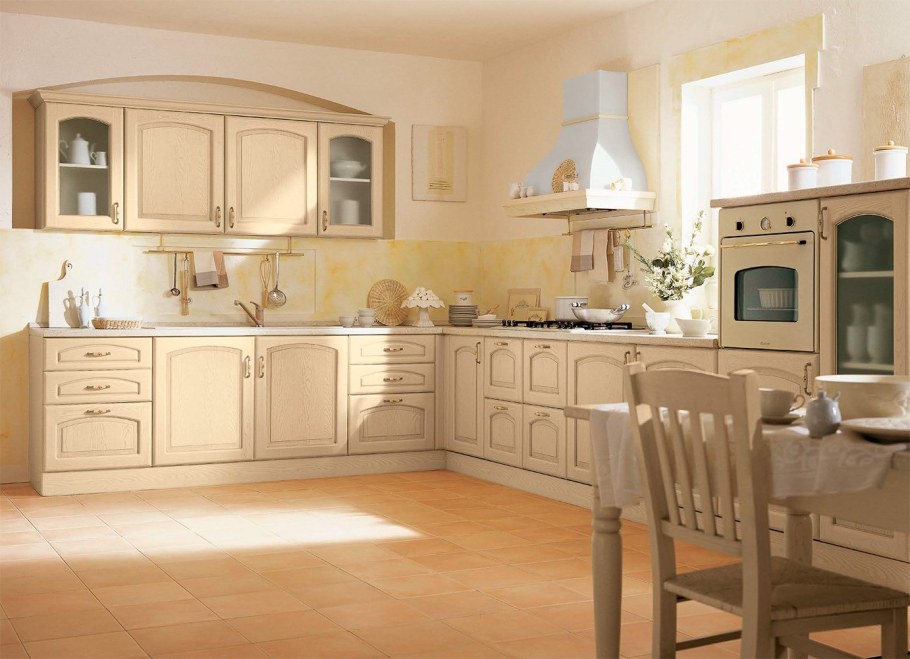 Кухонная мебель цвета слоновой кости