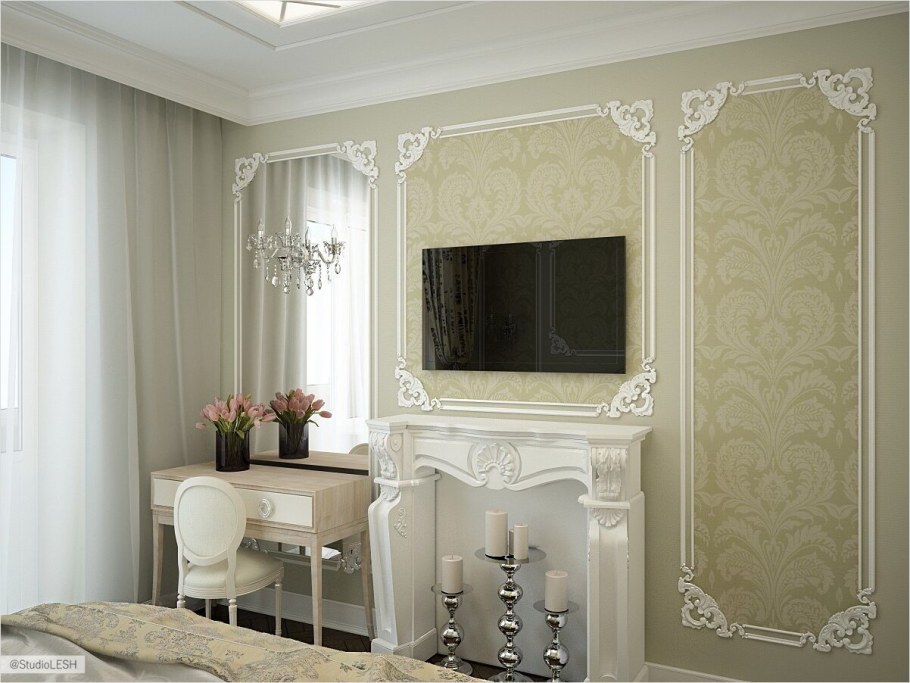Стена с молдингами в гостиной