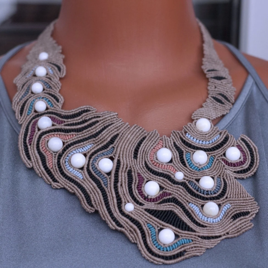 Необычные украшения своими руками