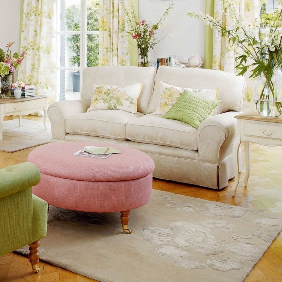 Гостиная в светло зеленых тонах