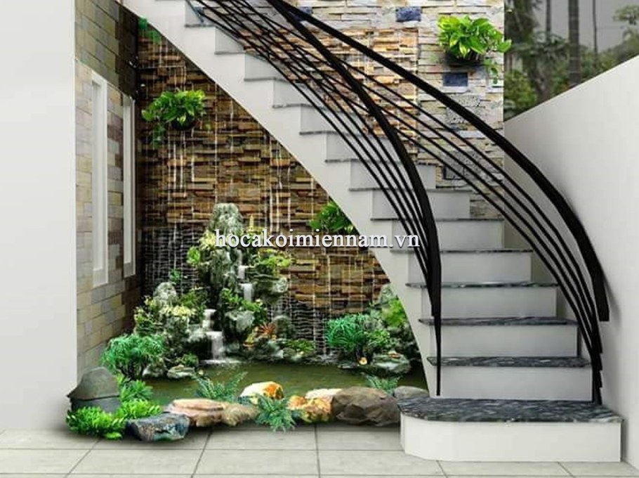 Зимний сад под лестницей