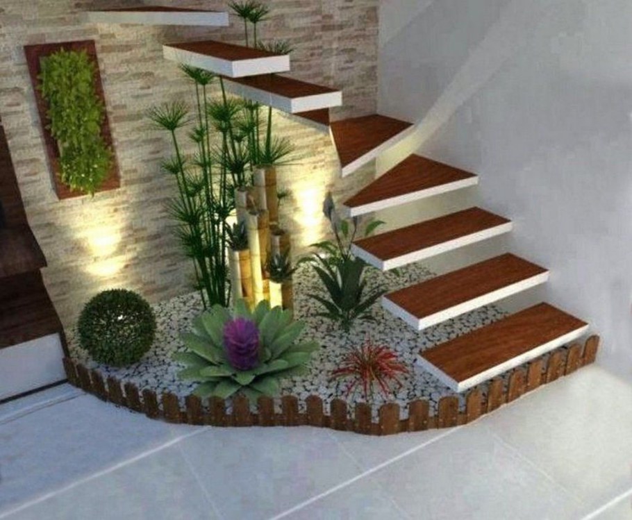 Уголок с цветами под лестницей