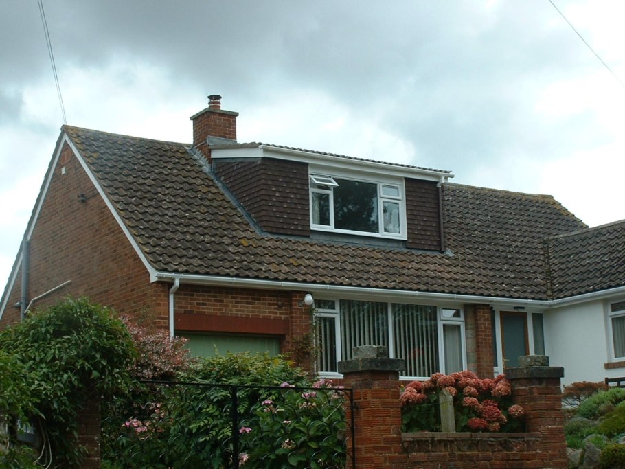 Дормер в крыше мансарда