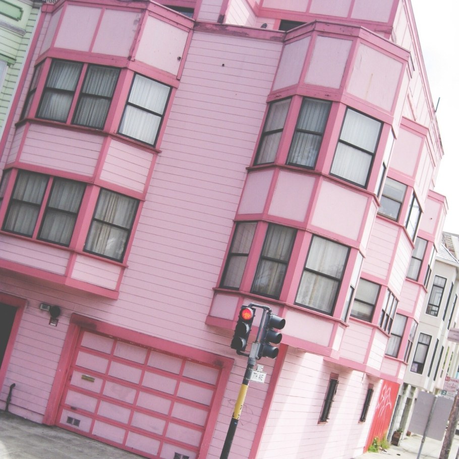 Розовый дом